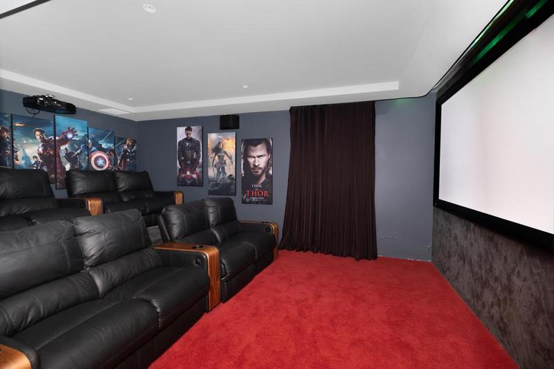 7 Bedroom Property for Sale in Bantry Bay Western Cape